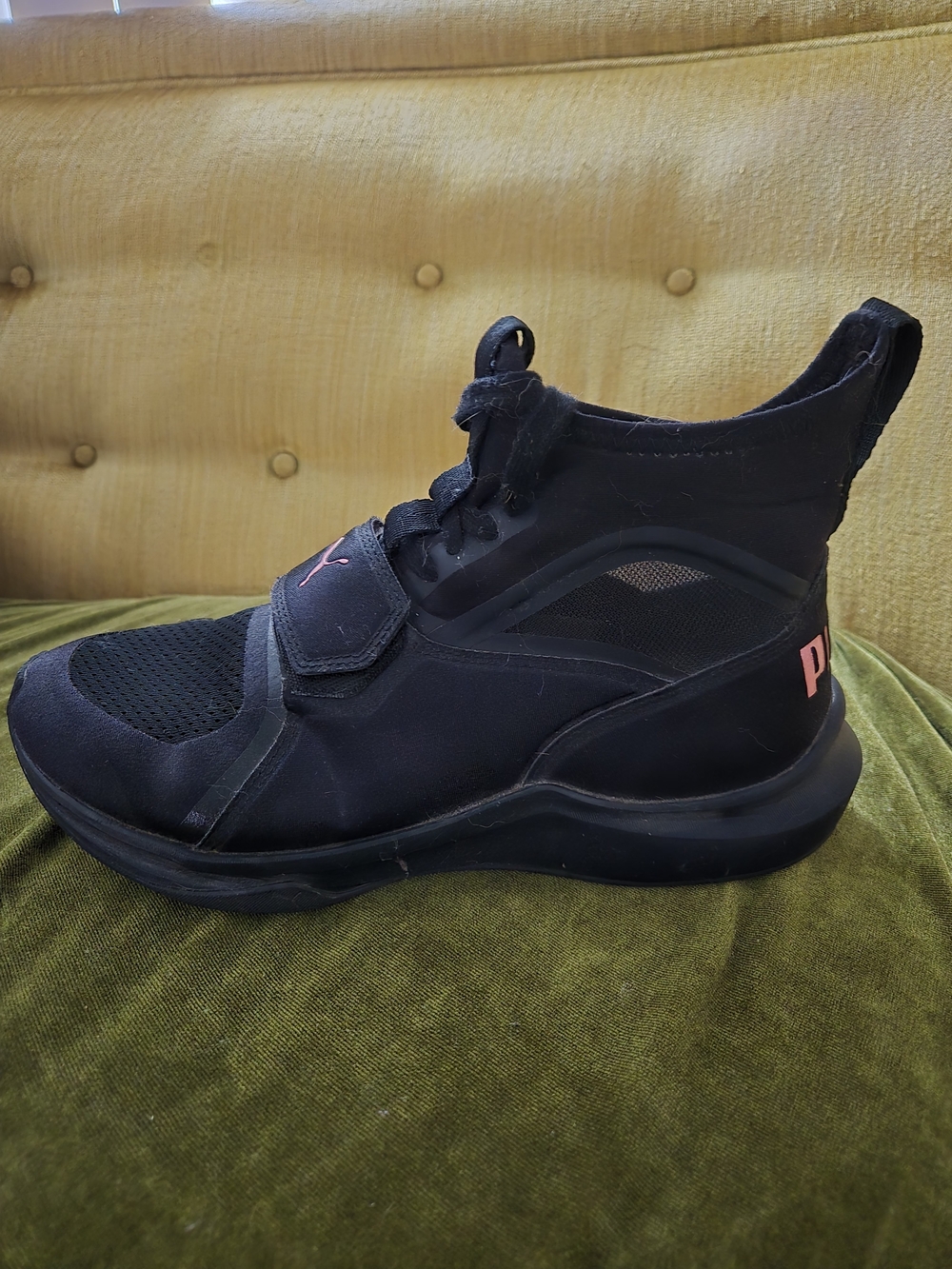 PUMA Womens 8 Black High-Top Athletic Sneakers